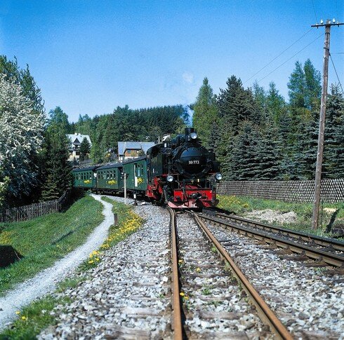 Bild 1 Fichtelbergbahn im Sommer