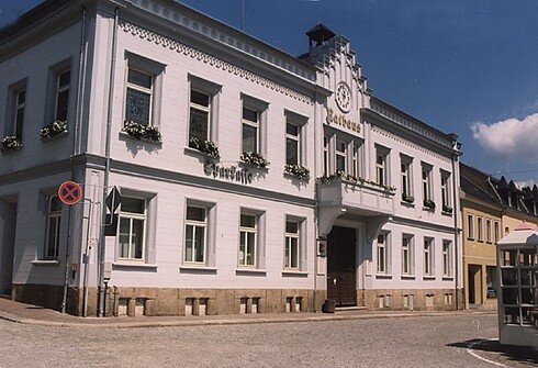 Bild 2 Das Elsterberger Rathaus, 1840 bis 1843 erbaut, steht unter Denkmalschutz