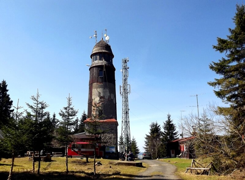  Wandertipp: Über 92 Stufen 21 Meter auf dem Turm des Plattenberges in die Höhe 
