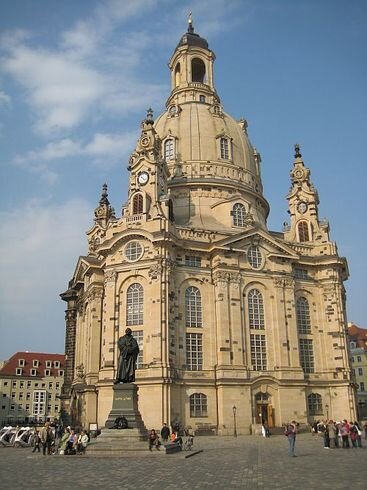 Bild 8 ein besonderes Erlebnis ist der Besuch von Dresden mit der Frauenkirche, dem Grünen Gewölbe, dem Zwinger, der Semperoper, zu Weihnachten den verschiedenen Striezelmärkten und noch vieles mehr !