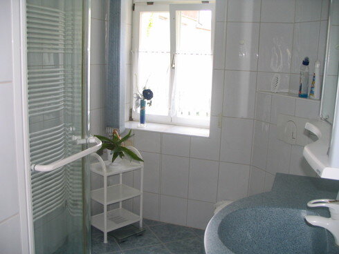 Bild 3 Badezimmer mit Fussbodenheizung und Dusche