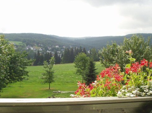 Bild 3 Unser Haus befindet sich in landschaftlich schöner Einzellage im Ortsteil Gebirge, ca. 3km außerhalb der historischen Bergstadt
     Marienberg.