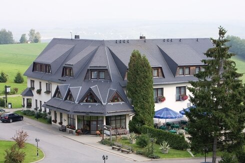 Bild 1 Hotel Waldesruh mit Panoramablick über den Erzgebirgskamm