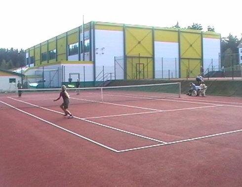 Bild 5 3-Felder Sporthalle mit Bowlingbahn und Tennisplätzen