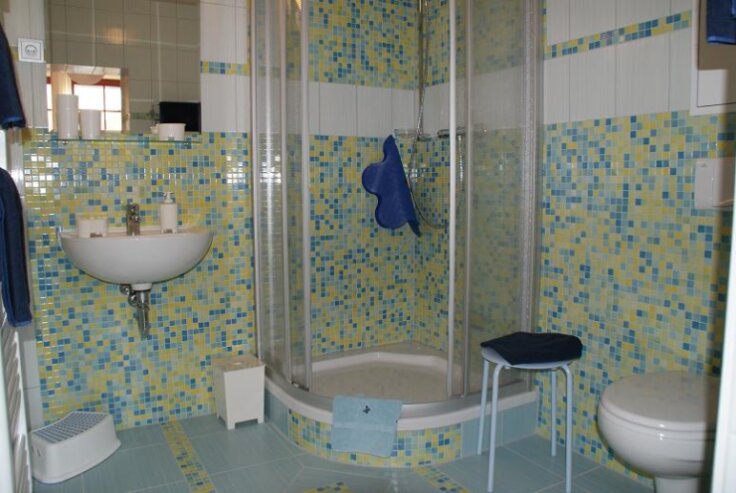 Bild 7 Ferienwohnung "Zum Farbenparadies" WC und Dusche