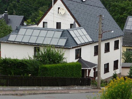 Bild 1 Große Fewo mit herrlicher Terrasse am Fuße des Fichtelberges. Besuchen Sie uns unter www.ferienwohnung-grimm.de