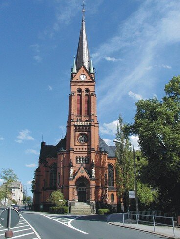 Bild 1 St.-Nicolaikirche an der B101