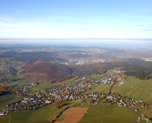 Bild 4 Luftbild mit Blick ins Westerzgebirge