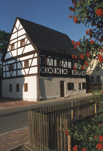 Bild 2 Regenschirmmacherhaus im Ortsteil Hundshübel