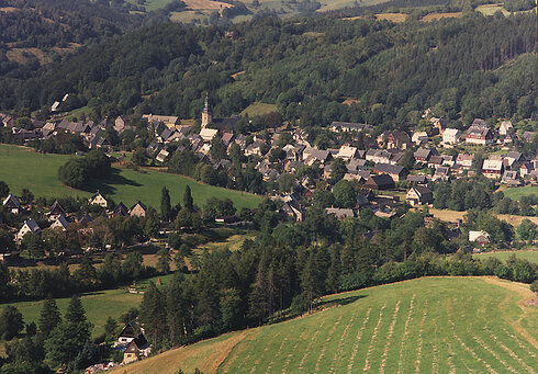 Bild 2 Das im Tal gelegene Geising