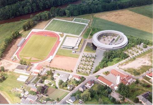 Bild 6 Blick auf das Auenstadion mit Samuel-von-Pufendorf-Gymnasium