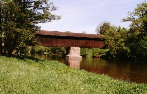 Bild 1 überdachte Holzbrücke im OT Hohenfichte