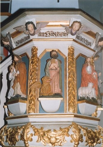 Bild 1 Kanzel der Kirche Helbigsdorf