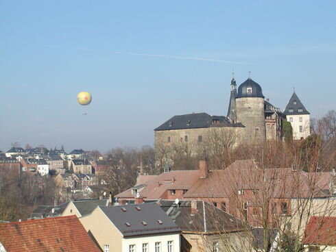 Bild 2 Burg Mylau und Gasfesselballon an der Göltzschtalbrücke