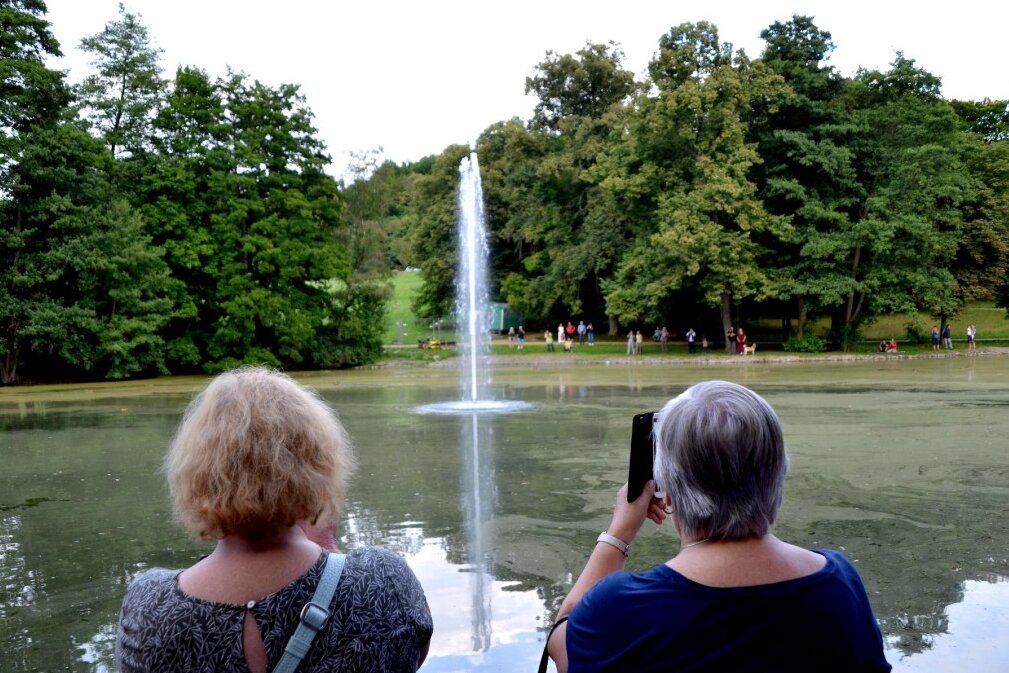 Neues Fotomotiv: Diese Fontäne veredelt das Stadtparkidyll