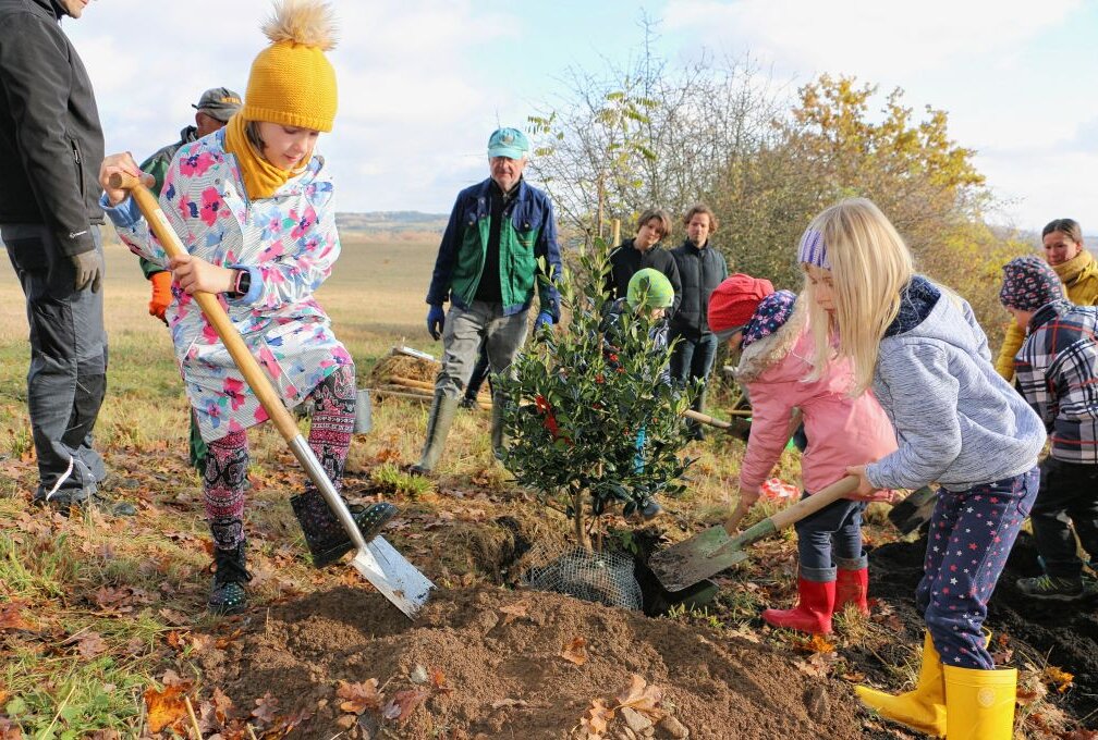 Kloschwitzer Kinder pflanzen Baum des Jahres 