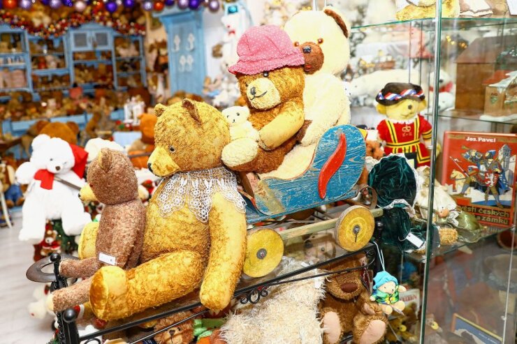 Bild 9 Im Weihnachtshaus in Karlsbad ist ein Teddybär Museum was sich sehen lassen kann. Foto: Thomas Fritzsch/PhotoERZ