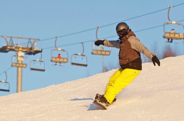 Bild 9 Endlich wieder auf die Piste. Die  Ski-Touristen genossen das erste Wintersport-Wochenende auf dem Balkon des Vogtlandes.