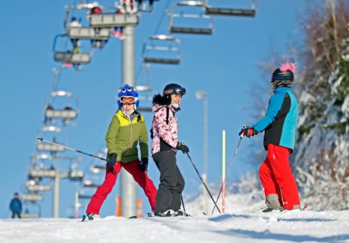Bild 10 Die Wintersportfreunde wünschen sich noch viele solche herrlichen Tage in der Schönecker Skiwelt.