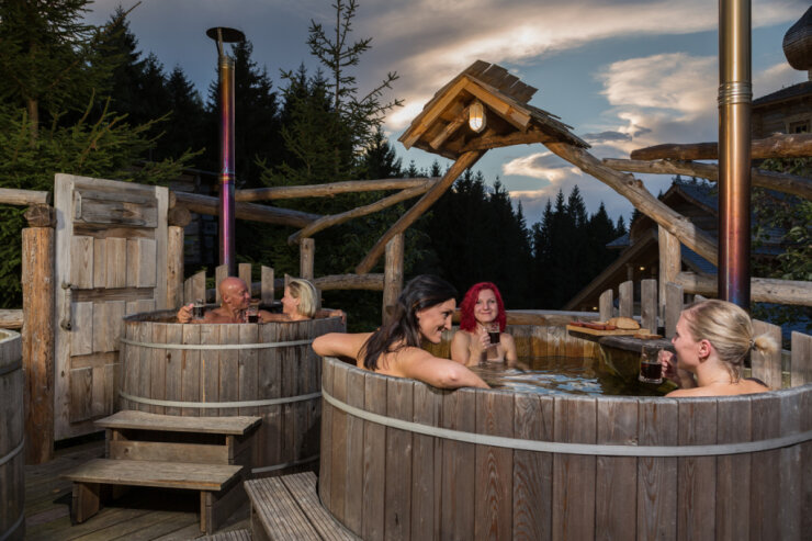 Bild 11 Die Badegärten Eibenstock im Westerzgebirge sind bei den Besuchern beliebt. Im Bild: Bierbad.