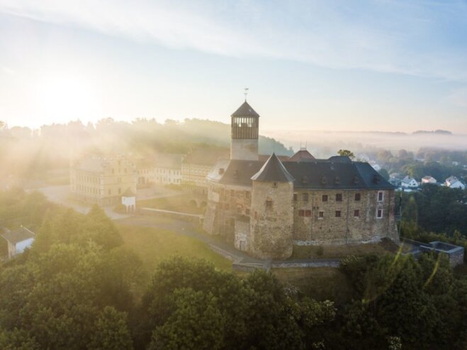 Bild 1 Die Burganlage von Schloß Voigtsberg.