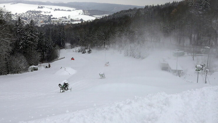 Bild 1 Auch in Augustusburg hat der Skibetrieb schon begonnen.