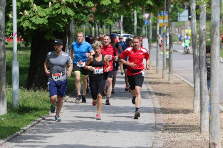 Bild 1 Abschluss und zugleich Höhepunkt des Sparkassen-Stadtlaufes wird 10 km-Hauptlauf.