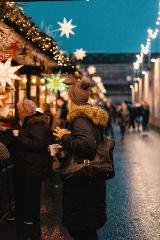Bild 1 Weihnachtsmärkte können in diesem Jahr wieder stattfinden. Symbolbild: Ross Sneddon/Unsplash