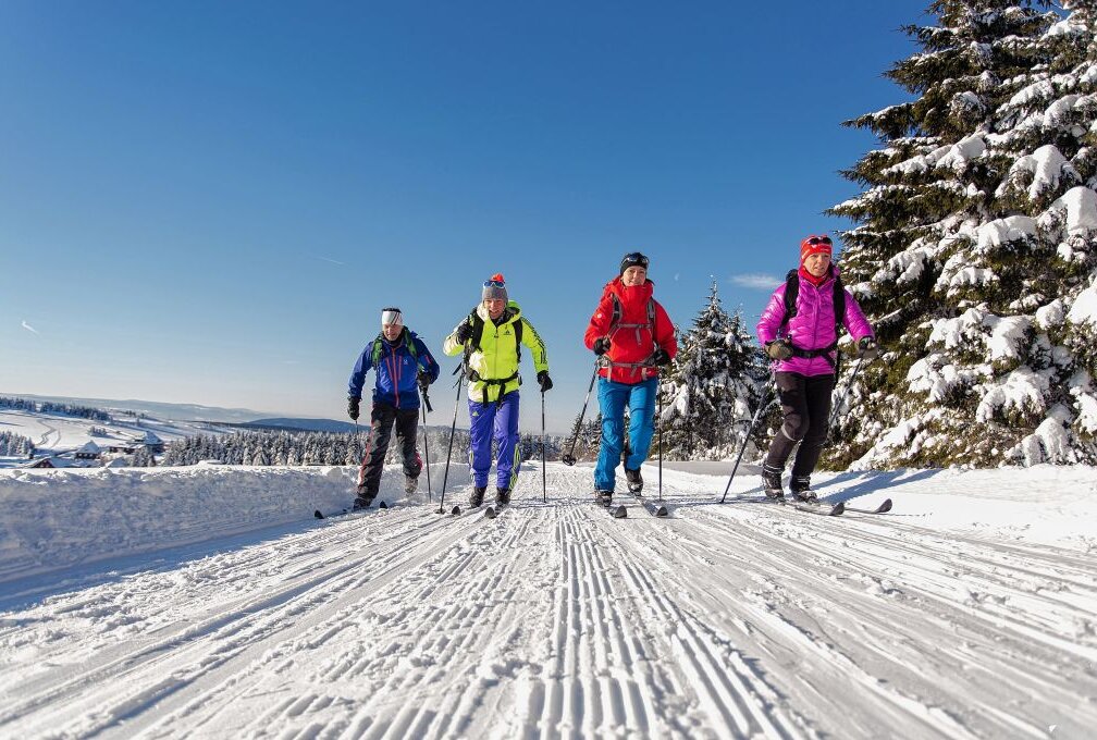 Neue Skitour führt durch das verschneite Erzgebirge 
