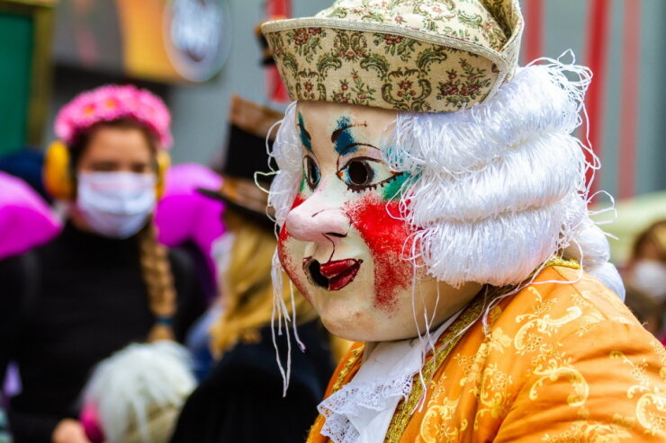 Bild 1 Das Puppentheater Zwickau startet seine Saison in Plauen wieder mit einer großen Parade durch die Stadt.