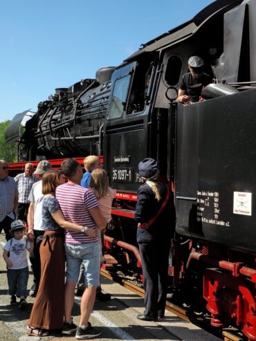 Bild 4 Mit dem Elstertal-Express geht's von Thüringen übers Vogtland nach Westböhmen. Die Archivfotos 2019 zeigen Eindrücke eines interessanten Ausflugtages.