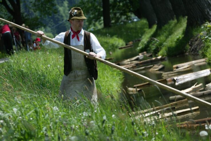 Bild 1 Das Flößerhandwerk: Am 18. und 20. Mai 2023 wird diese Tradition im vogtländischen Muldenberg gefeiert.