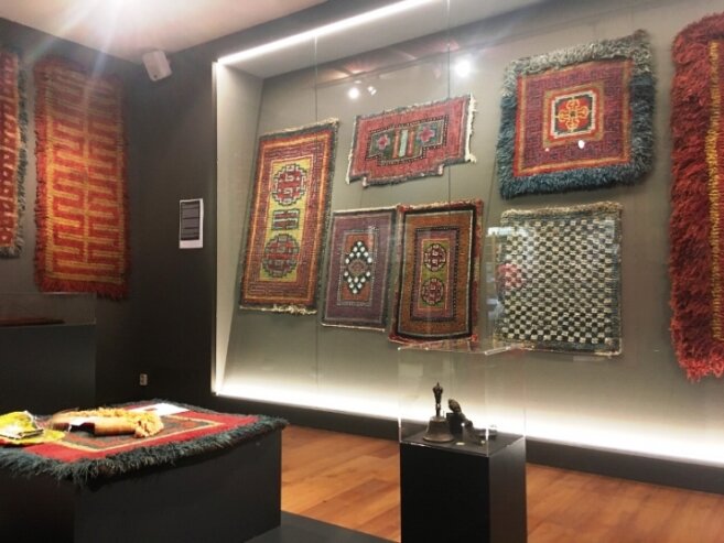 Bild 1 Einblick in die neue Ausstellung "Drumze - Tibetische Teppiche".