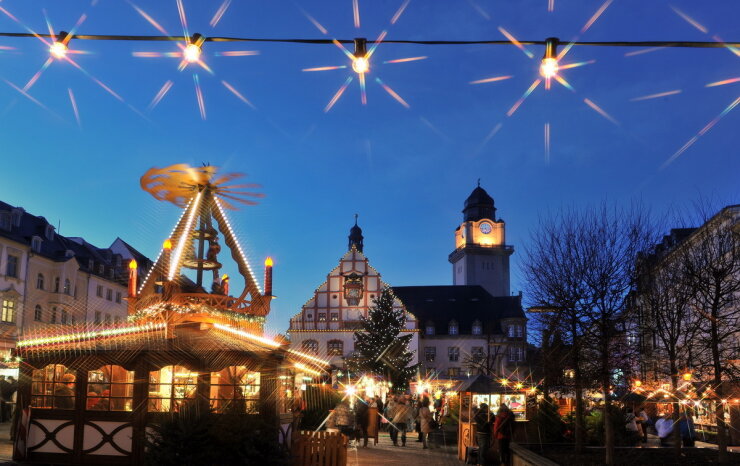 Bild 1 Der Plauener Weihnachtsmarkt hat mit seiner über 300-jährigen Tradition und seiner Dauer von vier Wochen ein Alleinstellungsmerkmal in der Region.