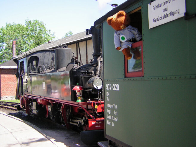 Bild 1 Zu den Teddybärfahrten haben alle Teddys gemeinsam mit ihren Kindern freie Fahrt in den Zügen.