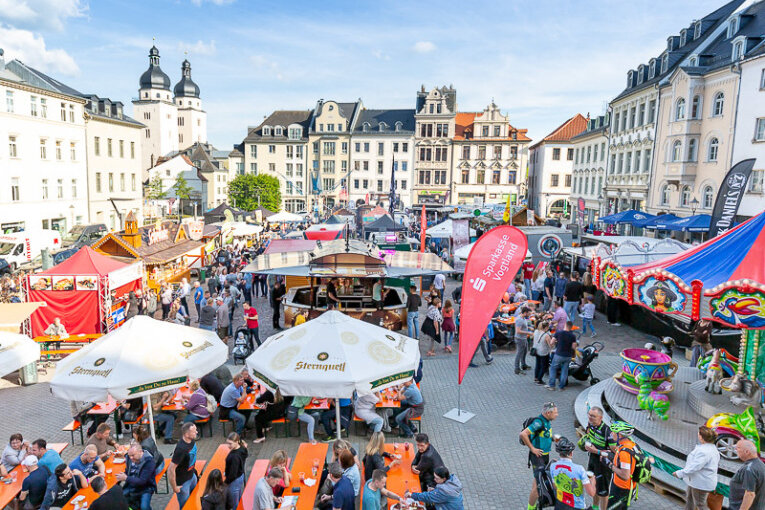 Lecker Schlemmen in Plauen: Altmarkt wird erneut zum Open-Air-Street-Food-Restaurant