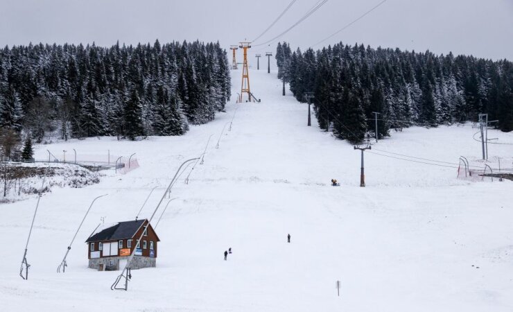 Bild 1 Mitten in der Skisaison ist die Piste am Fichtelberg leer. Das ändert sich ab Samstag..