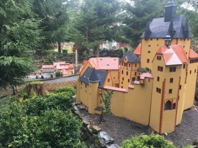 Bild 8 Im Klein-Erzgebirge Oederan werden über 200 Bauwerke des Erzgebirges in Miniaturansicht präsentiert.