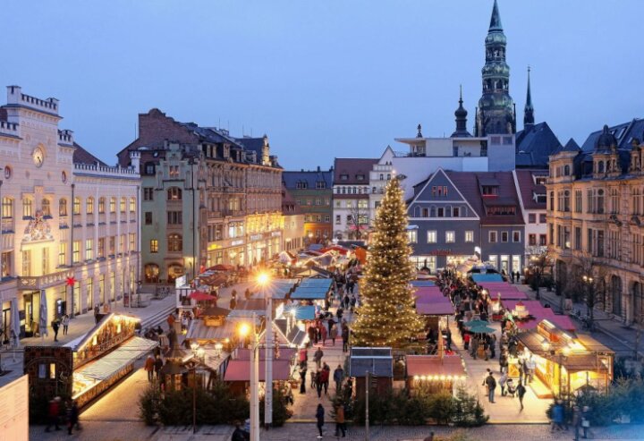 Bild 1 Der Zwickauer Weihnachtsmarkt soll auch in diesem Jahr stattfinden. Foto: Ralph Koehler/propicture/Archiv
