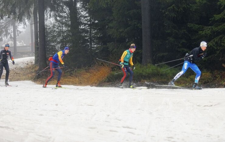Bild 9 Der Trainings-Saisonstart der Skilangläufer und Biathleten des Oberwiesenthaler Stützpunktes ist vollzogen. Foto: Thomas Fritzsch/PhotoERZ