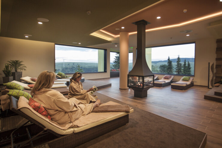 Bild 8 Der moderne Ruheraum im Elldus Resort bietet einen tollen Ausblick aufs Gebirge.