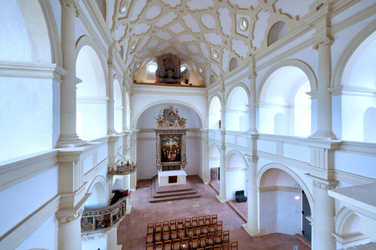 Bild 1 Die Schlosskirche von Schloss Augustusburg.
