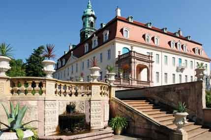 Bild 1 Schloss Lichtenwalde vor den Toren der Stadt Chemnitz empfiehlt sich nicht nur als gute Adresse für Hochzeiten, sondern bietet auch ein gärtnerisches Kleinod.