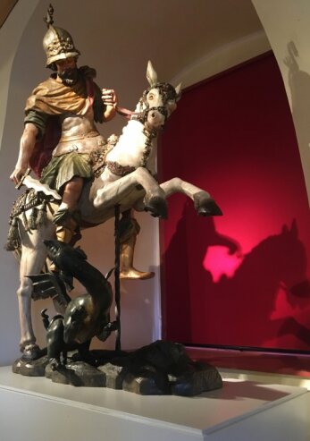 Bild 2 Der Heilige Georg im Kampf mit dem Drachen, um 1650 in Oberbayern erschaffen, wohl aus einem Hochaltar aus dem Diözesanmuseum Freising.