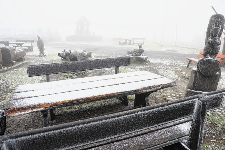 Bild 5 Auf dem Fichtelberg ist der erste Schnee gefallen. Foto: Thomas Fritzsch